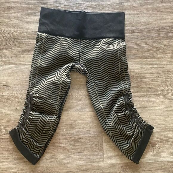 Lululemon In The Flow Crop - Picture 6 of 7